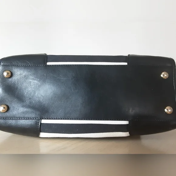 💙HOST PICK💙 MICHAEL KORS BLACK/WHITE CROSS BODY SATCHEL - Picture 8 of 10